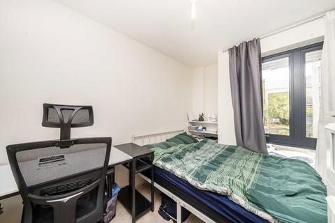 3 bedroom maisonette to rent, Fisher Close, London SE16