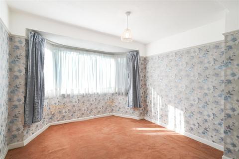 4 bedroom semi-detached house for sale, Oakwood Crescent, Greenford