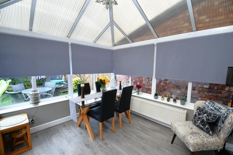 27 Avondale Drive, Salford, M6 7PD