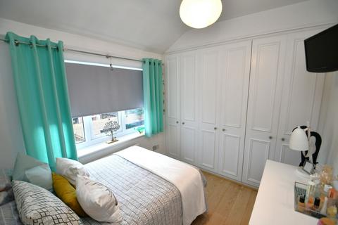 27 Avondale Drive, Salford, M6 7PD