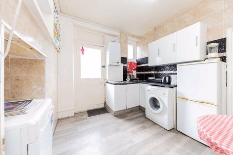 3 bedroom flat for sale, Talgarth Road, London W14