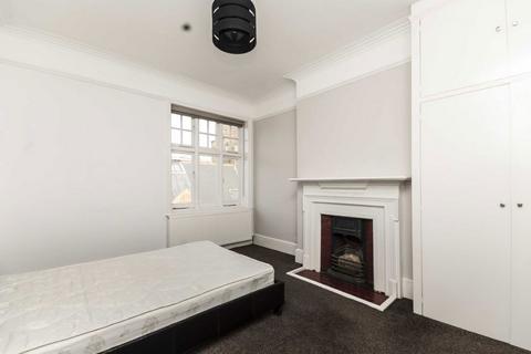 3 bedroom flat for sale, Bishop Kings Road, London W14