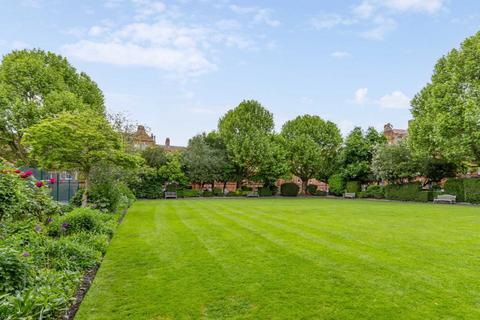 3 bedroom flat for sale, Queen's Club Gardens, London W14