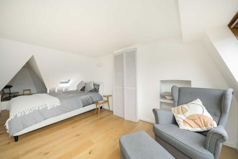 3 bedroom flat for sale, Lakeside Road, London W14