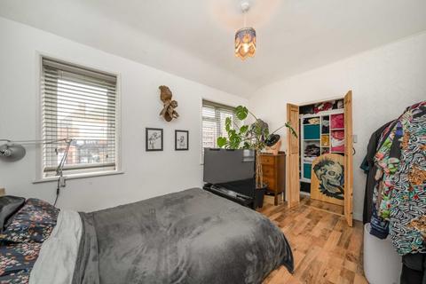 2 bedroom house for sale, Bloemfontein Road, London W12