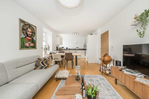 2 bedroom flat for sale, Ravenscourt Gardens, London W6