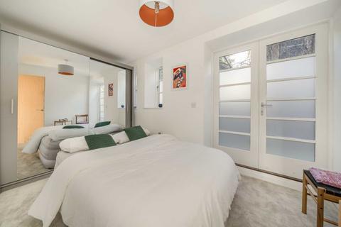 2 bedroom flat for sale, Ravenscourt Gardens, London W6
