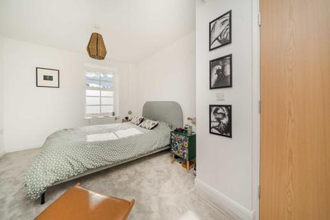 2 bedroom flat for sale, Ravenscourt Gardens, London W6