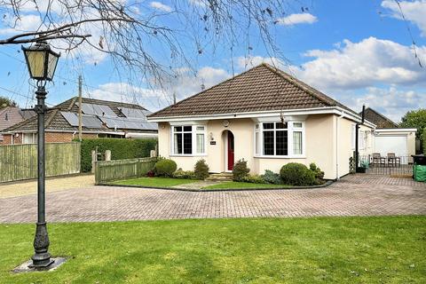 4 bedroom detached bungalow for sale, Chapel Lane, Langley, SO45