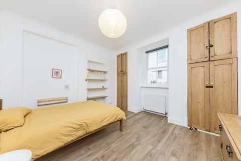 3 bedroom flat for sale, Hammersmith Grove, London W6