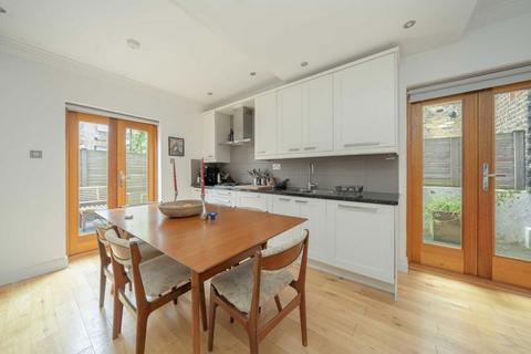 2 bedroom flat to rent, Lakeside Road, London W14