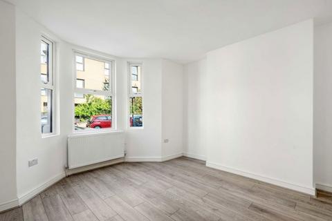 2 bedroom flat for sale, Grange Road, London NW10