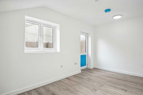 2 bedroom flat for sale, Grange Road, London NW10