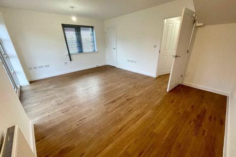 3 bedroom terraced house to rent, Wormholt Road, London W12