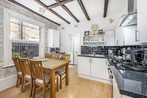 2 bedroom flat for sale, Oaklands Grove, London W12