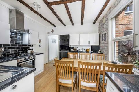 2 bedroom flat for sale, Oaklands Grove, London W12