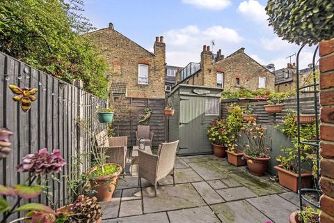 2 bedroom flat for sale, Oaklands Grove, London W12