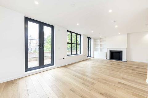 5 bedroom terraced house to rent, Russell Gardens Mews, London W14