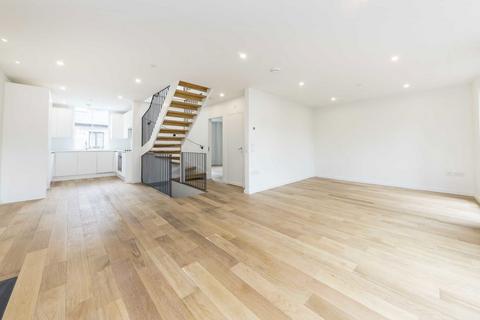 5 bedroom terraced house to rent, Russell Gardens Mews, London W14