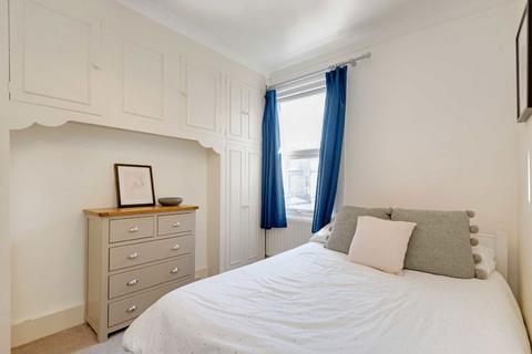 2 bedroom flat for sale, Disbrowe Road, London W6