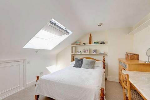 2 bedroom flat for sale, Disbrowe Road, London W6