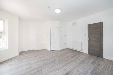 2 bedroom flat for sale, Grange Road, London NW10