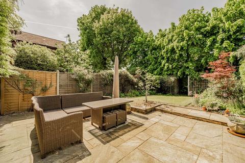 2 Hartswood Gardens, London, W12 9NR