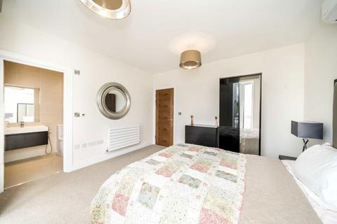 2 John Bull Place, London, W4 5GW