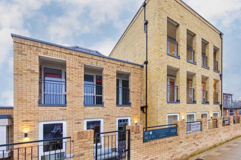 2 bedroom flat for sale, Corney Reach Way, London W4