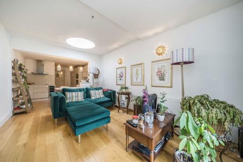 2 bedroom flat for sale, Chiswick High Road, London W4