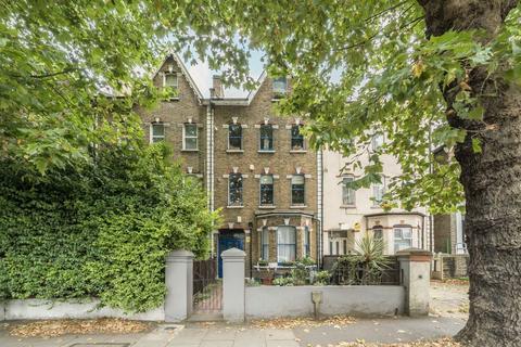 2 bedroom flat for sale, Chiswick High Road, London W4