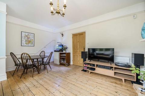 2 bedroom flat for sale, Rusthall Avenue, London W4