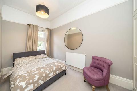 2 bedroom flat for sale, Sutton Court Road, London W4