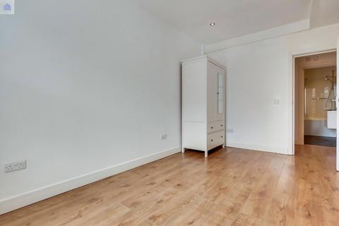 2 bedroom apartment to rent, Whitechapel Road, London E1