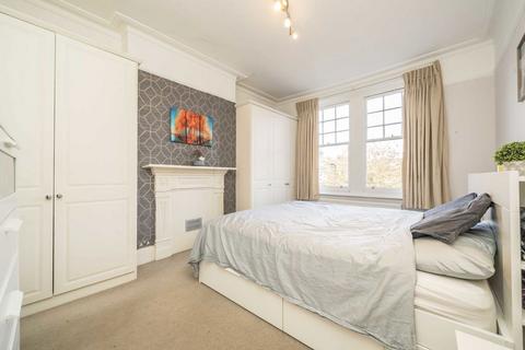 2 bedroom flat for sale, Fairlawn Avenue, London W4