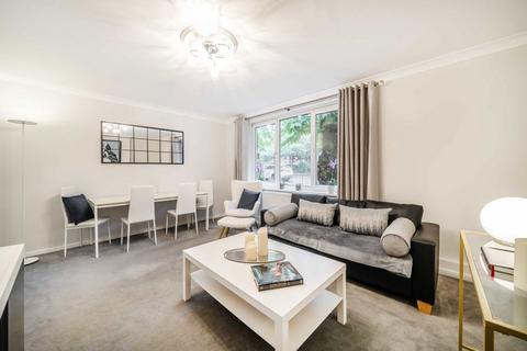 3 bedroom flat for sale, Barrowgate Road, London W4