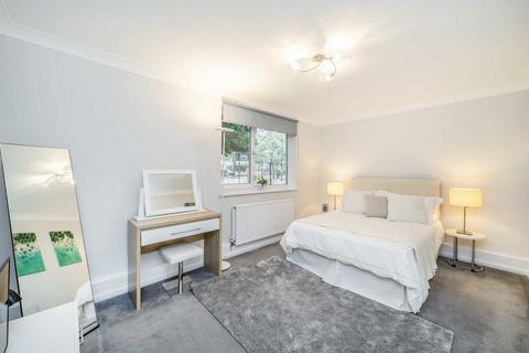 3 bedroom flat for sale, Barrowgate Road, London W4