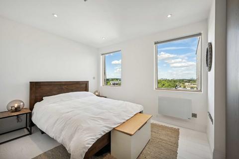 1 bedroom flat for sale, Chiswick High Road, London W4