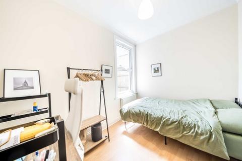 2 bedroom flat for sale, Weston Road, London W4