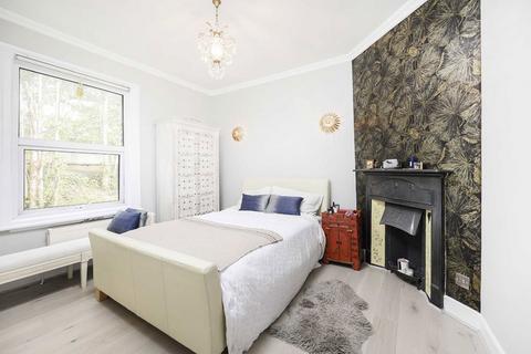 3 bedroom maisonette for sale, Cleveland Avenue, London W4