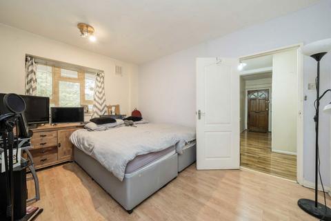 42 Edensor Gardens, London, W4 2QZ