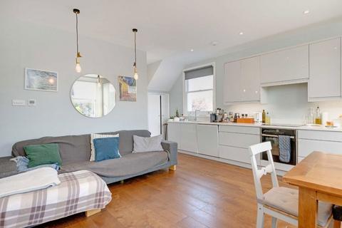 2 bedroom flat to rent, Temple Road, London W4