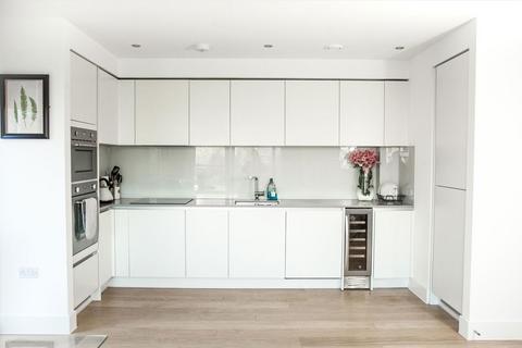 2 bedroom flat to rent, Chiswick High Road, London W4