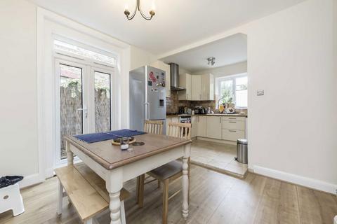 2 bedroom flat to rent, Emlyn Road, London W12