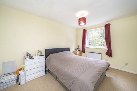 2 bedroom flat to rent, Sunninghill Court, London W3