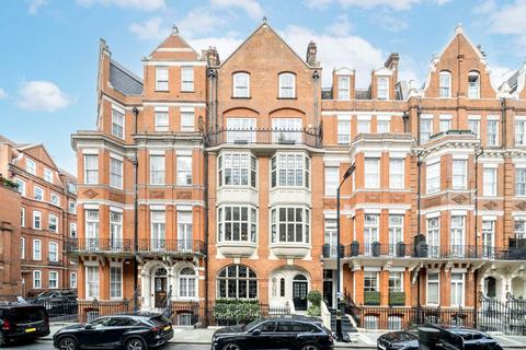 3 bedroom flat for sale, Green Street, London W1K