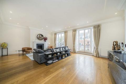 3 bedroom flat for sale, Green Street, London W1K