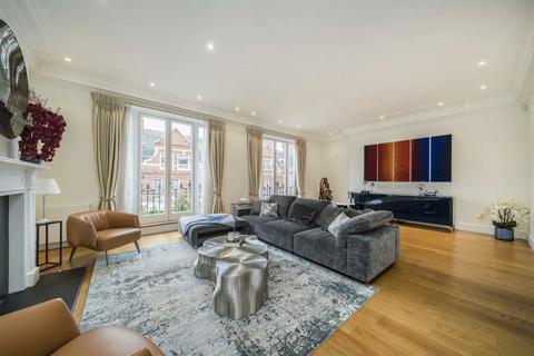 3 bedroom flat for sale, Green Street, London W1K