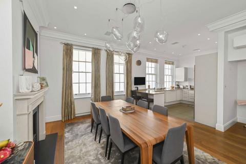 3 bedroom flat for sale, Green Street, London W1K