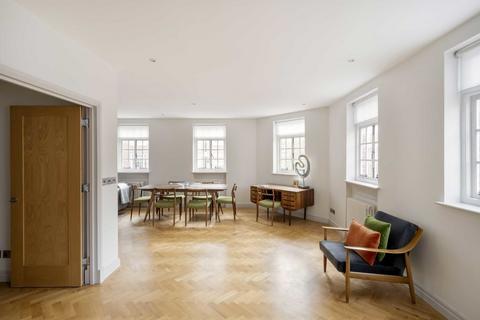 2 bedroom flat for sale, Green Street, London W1K